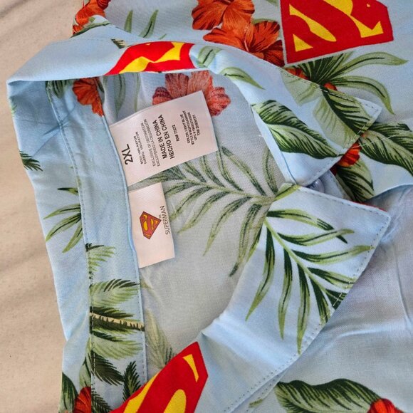 Superman Hawaiian Button-Down Shirt 2XL Brand News with TAGS - Picture 2 of 3